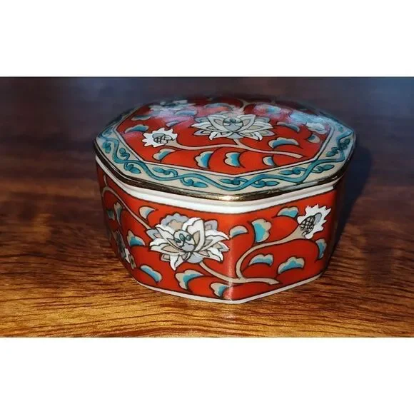 Vintage porcelain trinket box Etude Takahashi San Francisco hand-decorated 1986