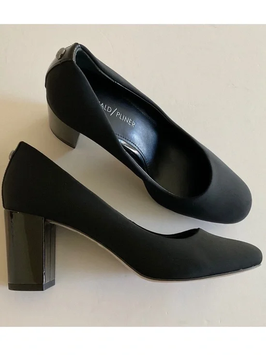 Donald J  Pliner Parris iBlack Slip On Pump Size 6.5 NWT