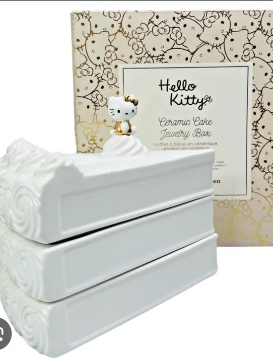 Pottery Barn Teen HELLO KITTY Porcelain 3 Tier Cake Jewelry Box White Gold RARE