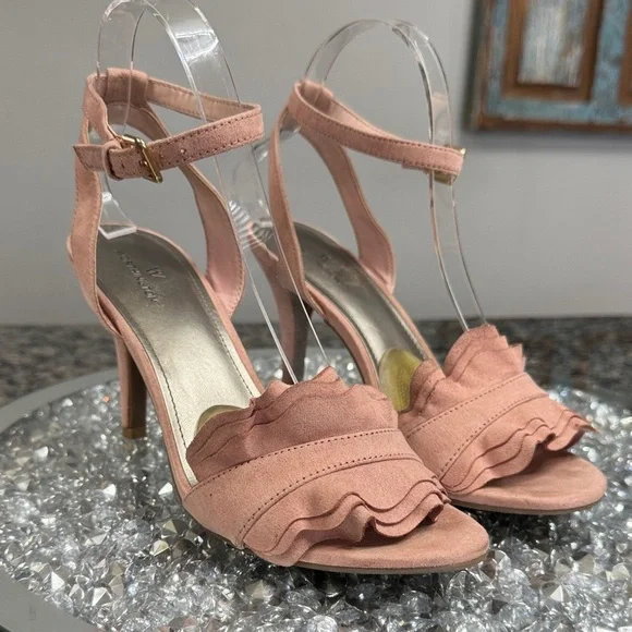 Worthington Blush Ruffle Heels 8