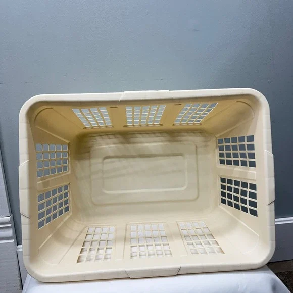 Vintage Rubbermaid 2965 Almond Cream Plastic Laundry Basket 22.5x16.25x10.75‎