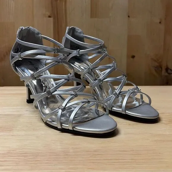 Women's Easy Street Alive 5 Nightingale Evening Sandals Silver Size 5.5
