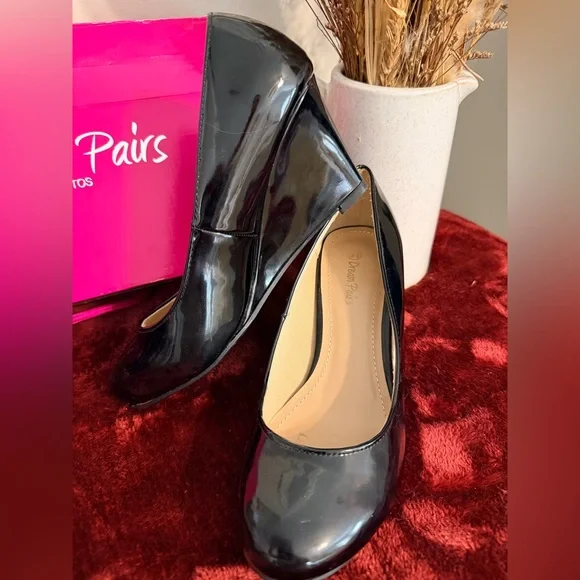 Dream Pairs Elegant Black Patent Leather Pumps