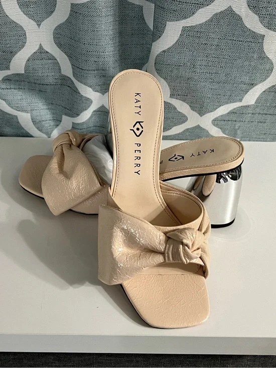 Katy Perry Collections Beige Knot-Front Block Heel Mules