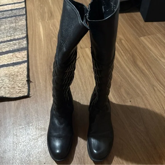 Steve Madden Women's Leather Tall Knee High Zip-up Quilted Boots Size‎ 9.5 Black