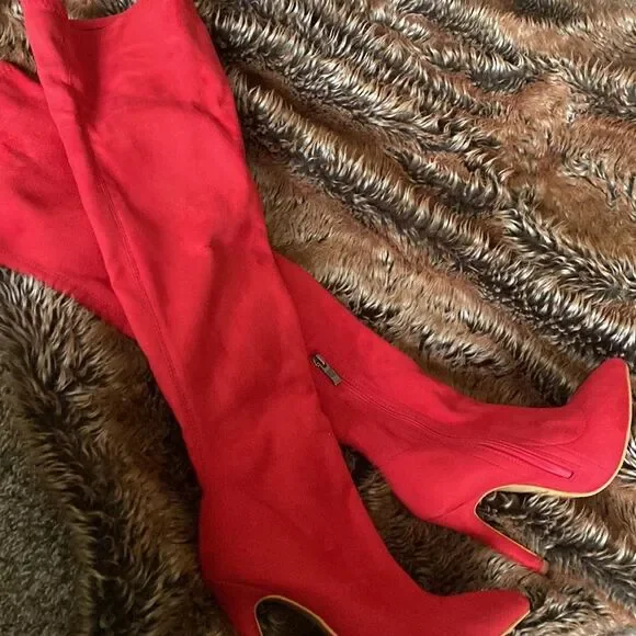 Sexy Red Velvet Boots womans 7 🔥