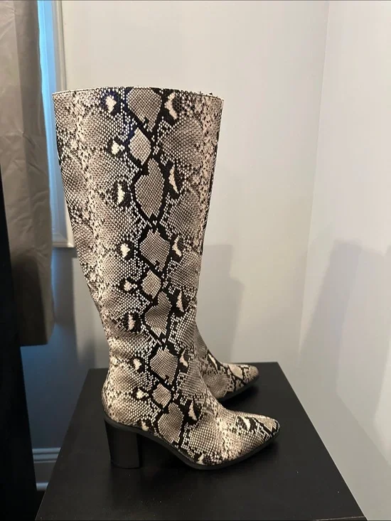 Snake Print Knee-High Block Heel Boots - Beige/Black