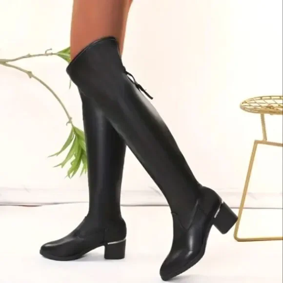 Elegant Black Knee-High Women's Boots Sz 8