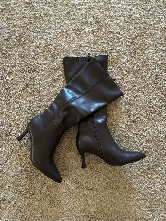 Classic Knee-High Pointed-Toe Heeled Boots in Dark Brown