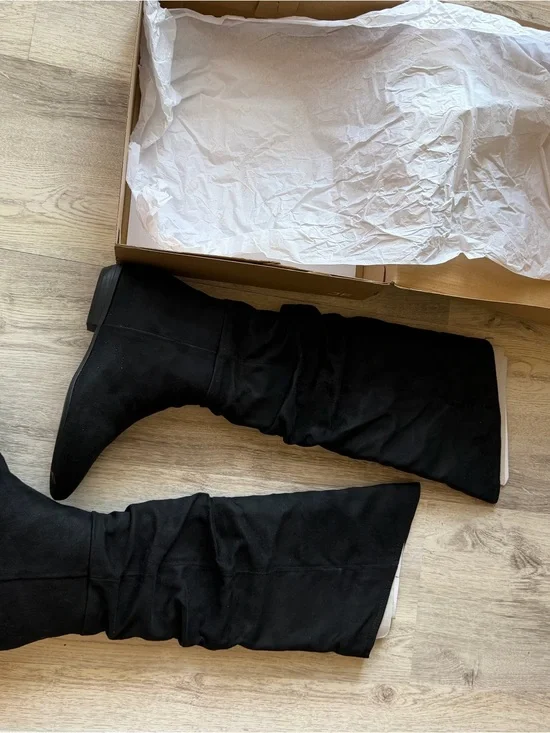 Black Knee-High Flat Boots - Classic Women's Boots