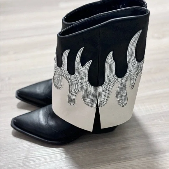 Gianni BiniConleyTwo Western Rhinestone Flame Foldover Boots size 5 NWOT