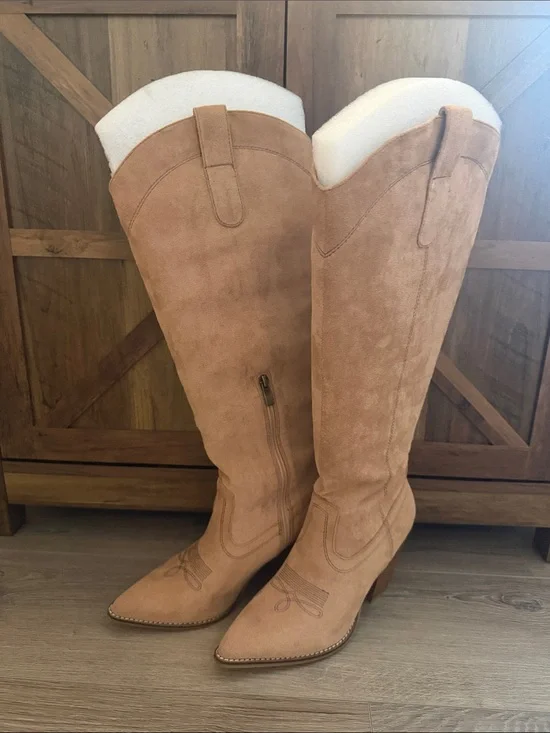 Unforgettable Women’s Tall Suede Western Boots in Tan