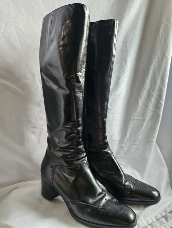 Vintage knee high Carla boots Leather Size 7