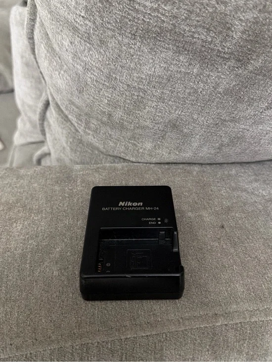Nikon MH-24 Battery Charger - Black Finish