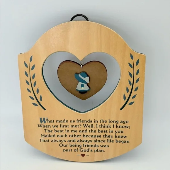 Vintage Heart-Shaped “Friends” Wooden Wall Plaque