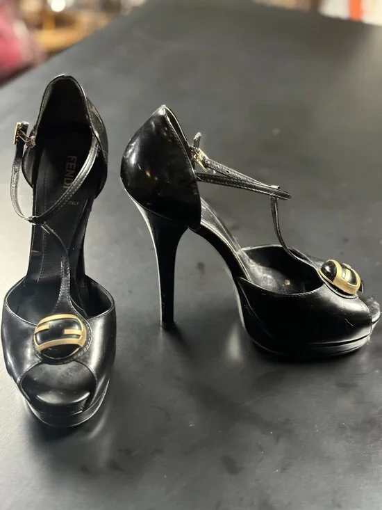 Fendi Black Patent Leather T-Strap Peep-Toe Platform Size 39