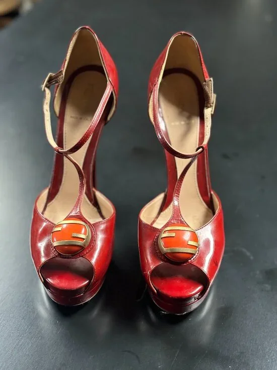 *Fendi Black Patent Leather T-Strap Peep-Toe Platform Size 39 5.5