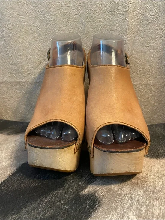 Jeffrey Campbell Tan Open-Toe Platform Clogs