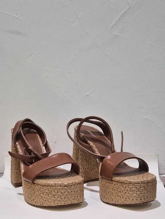 Larroude Dolly Verona Sandal in Caramel/Raffia NWT Size 10