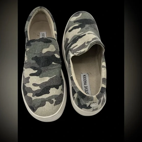 EUC Steve Madden Camouflage Slip-On Sneakers 8.5‎​