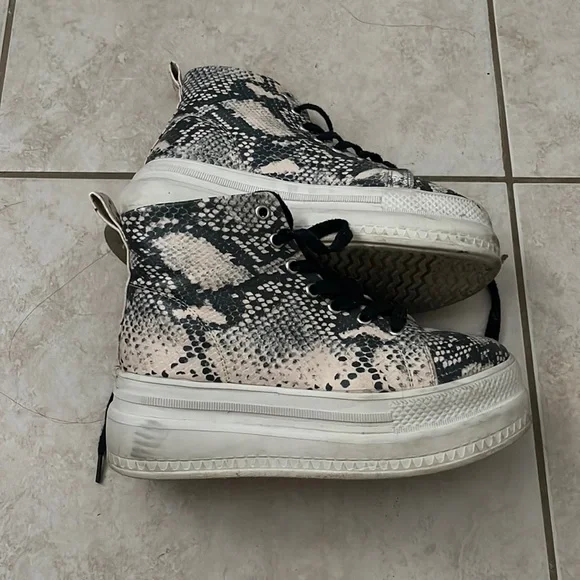 Platform High-Top Sneakers in Snake Print (Black, Cream)