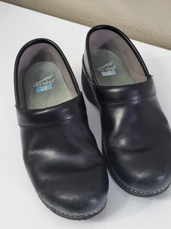 Dansko Womens Black Leather Professional Clog Size 39 8.5