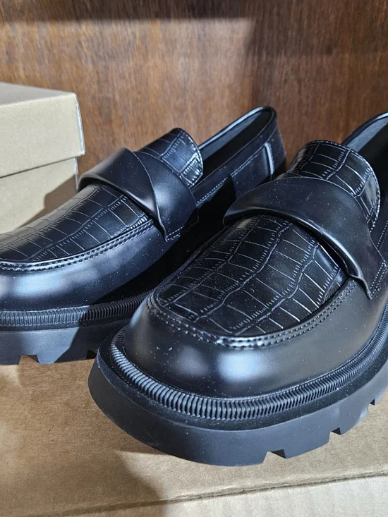 Women's Chunky Croc-Embossed Slip On Loafers