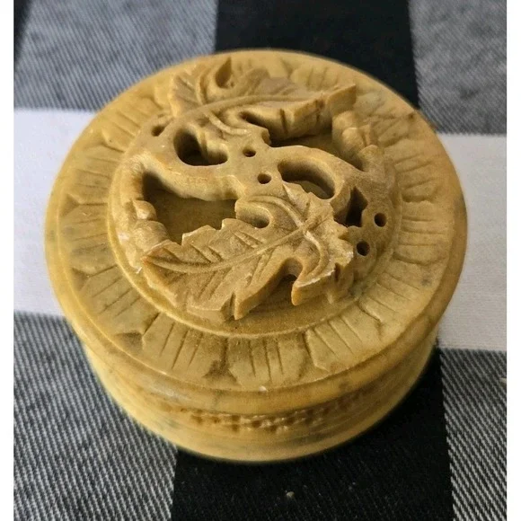 Vintage Artisan Carved Sand Color Soapstone Small‎ Round Trinket Box with Lid