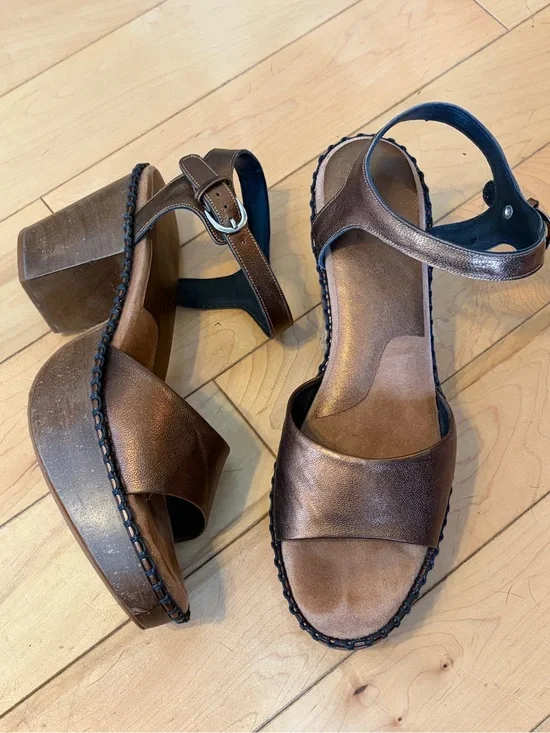 Rachel Comey Metallic Bronze Leather Wooden Block Heel Sandals size ten (10)