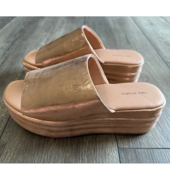 Free People‎ Rose Gold Metallic Platform Slide Sandals 39 Tiny Flaw