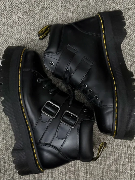 Dr. Martens Black Bryony