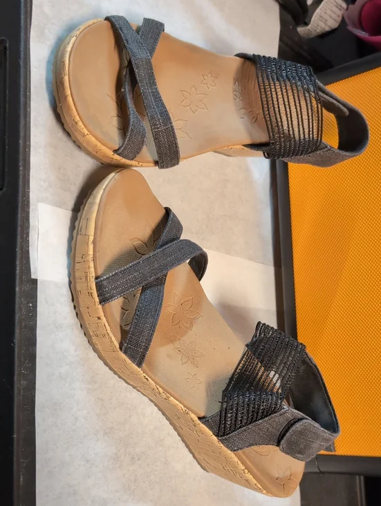 Skechers Women's Black Stretch Platform Sandals with Tan Sole 8.5