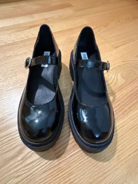 Black patent leather Steve Madden chunky heel Mary Jane shoes