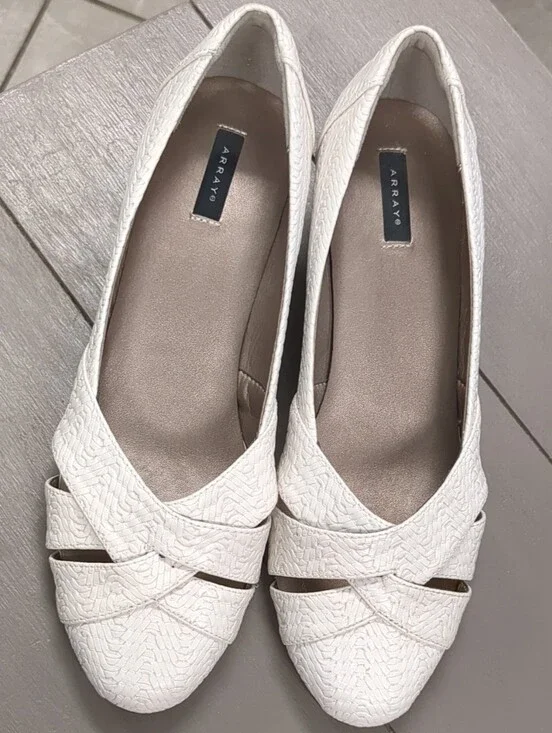 Array Women's White Textured Shoes with Crisscross Accent