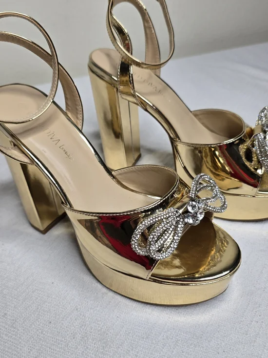 Wild Diva Lounge MIA-86 Gold Platform Block Heel Sandals with Rhinestone Bow