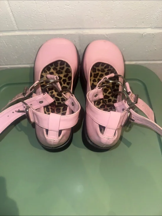 pink demonias