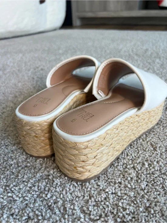 Time and Tru White Platform Espadrille Slide Sandals