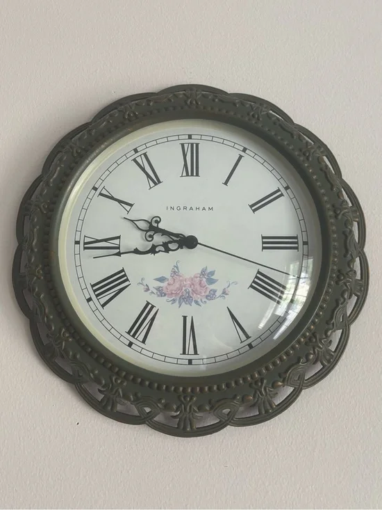 Vintage Style Ingraham Ornate Filigree Floral Design Quartz Wall Clock 10 in
