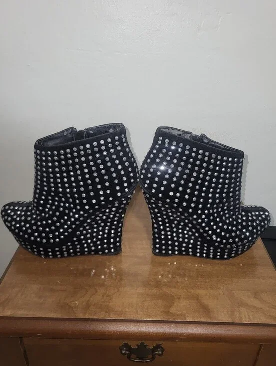 STUDDED PLATFORM DRESS SHOES (Size 8)