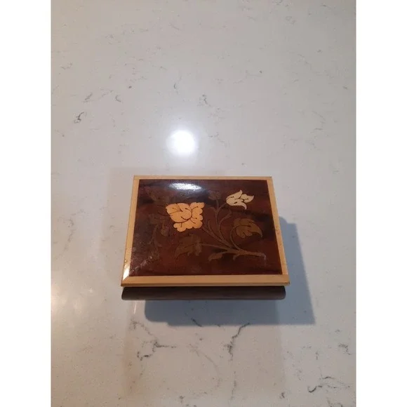 Vintage‎ Reuge Wind-Up Music Box Made In Italy