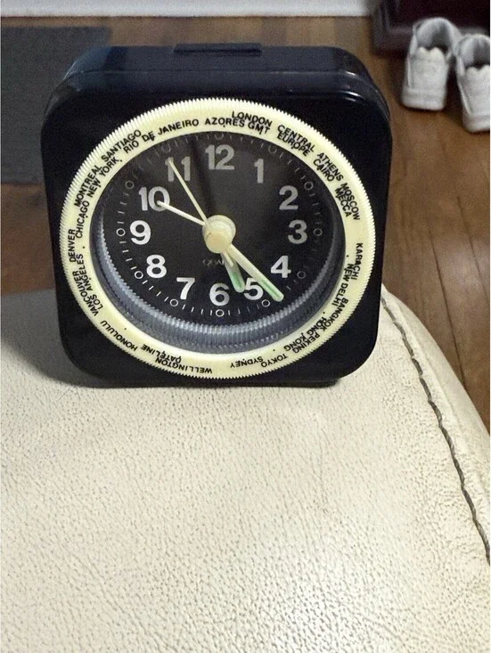 Compact travel world alarm clock 90s.