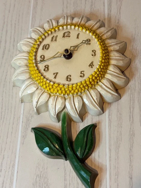 Vintage 1967 Sexton Cast Aluminum Sunflower Wall Clock