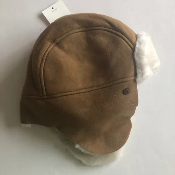 UGG KIDS LEATHER & REAL SHEARLING TRAPPER HAT. SHEEPSKIN. NWT