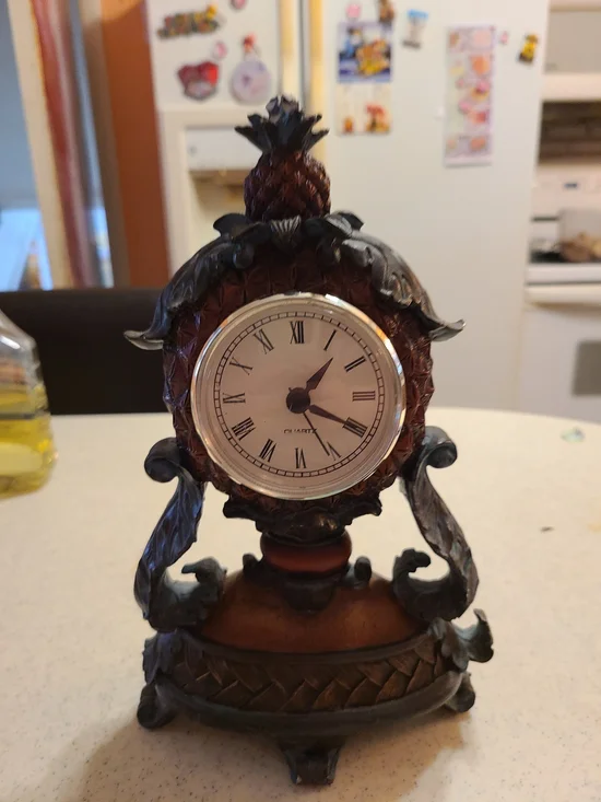 Classic Pineapple Table Clock – Brown