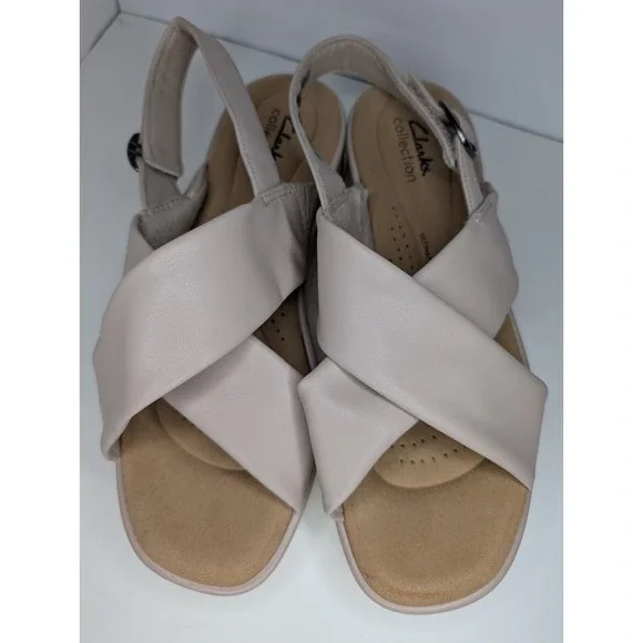 Clarks Clara Cove Sandals US 10W Wide/ UK 7.5E Sand Flatform PU RMF23-SM