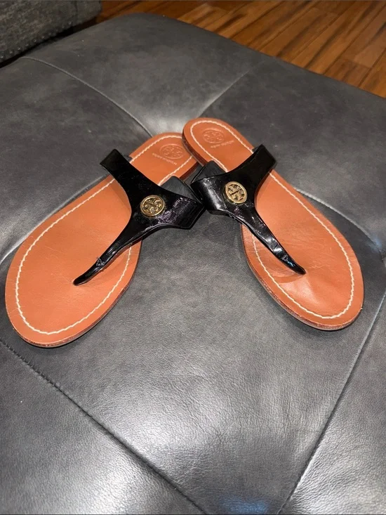 Tory Burch Black Patent Leather Thong Sandals with Gold Emblem Women's Size 9M