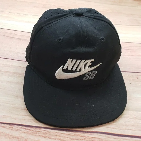 Nike SB Hat Cap Snap Back Youth Black Perforated Mesh Lightweight Skate Aerobill
