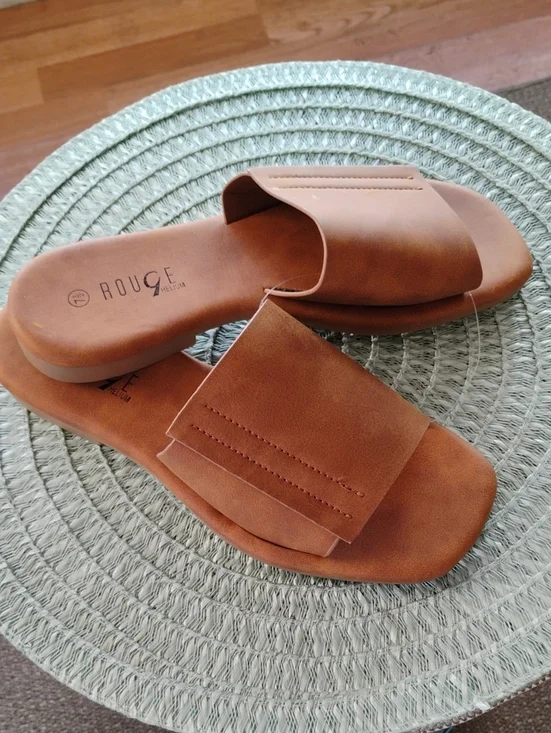 NWOT ROUGE HELIUM WOMEN'S SANDALS