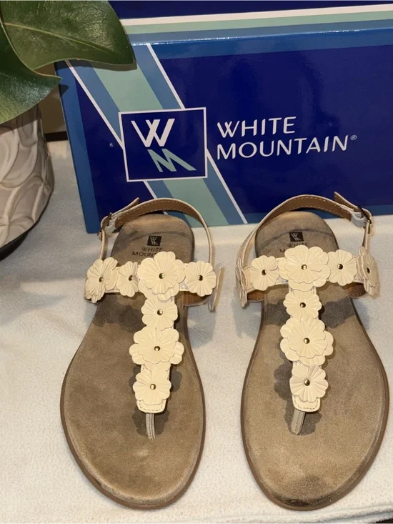 White Mountain Liftoff Flat Sandals feature delicate floral applique on T-strap