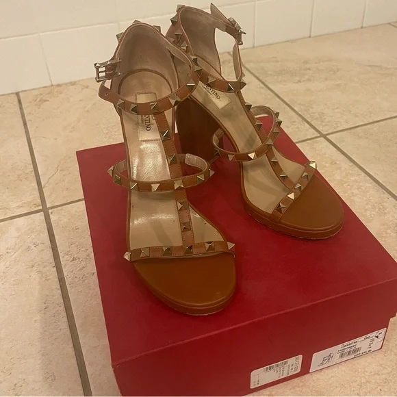 Valentino Garavani Tan Leather Rockstud T-Strap Sandals